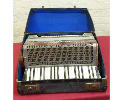 An Alvari accordion No condition reports for this sale.
