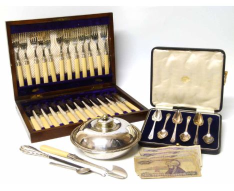 Collection of plated tableware including a boxed knife and fork set, boxed set of silver teaspoons, silver serving dish, smal