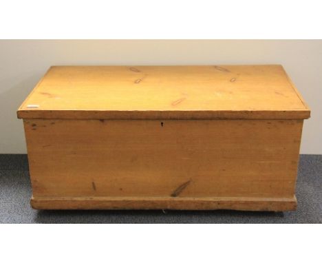 A vintage pine trunk, 94cm x 46cm x 40cm