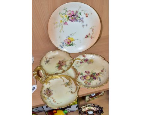 A ROYAL WORCESTER BLUSH IVORY TREFOIL DISH AND HANDPAINTED PLATE, comprising trefoil dish with scalloped edges, gilt handle, 