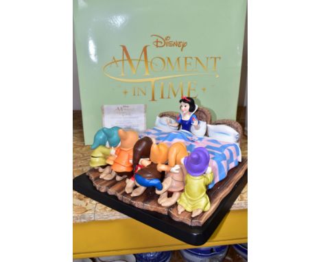 A BOXED ENESCO BORDER FINE ARTS, DISNEY A MOMENT IN TIME, SNOW WHITE B1567 MODEL, limited edition 106/250, with certificate o