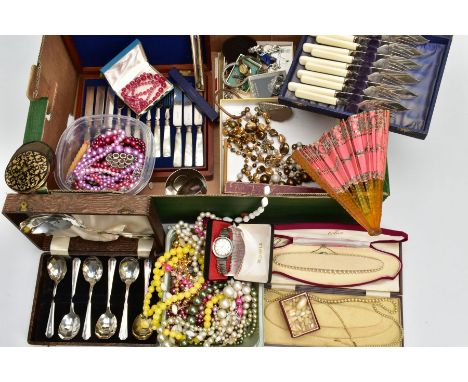 A BOX OF ASSORTED WHITE METAL AND OTHER ITEMS, to include a cased set of shell shaped dessert spoons with server, a cased set