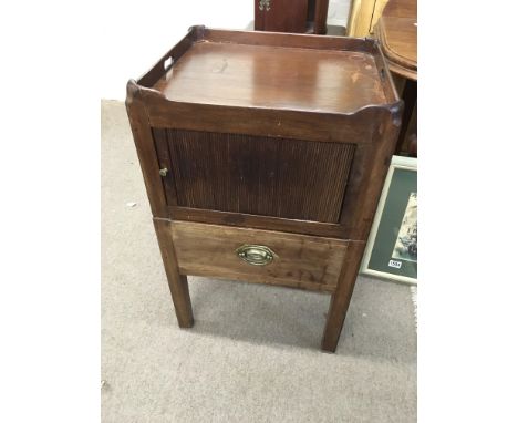 A George III mahogany commode, approximate dimensions 49x44x78cm NO RESERVE