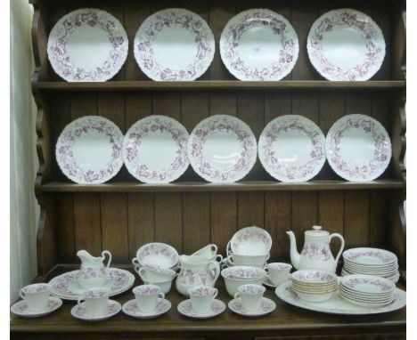 A Wedgwood china Old Vine pattern tea/dinner service          LSM