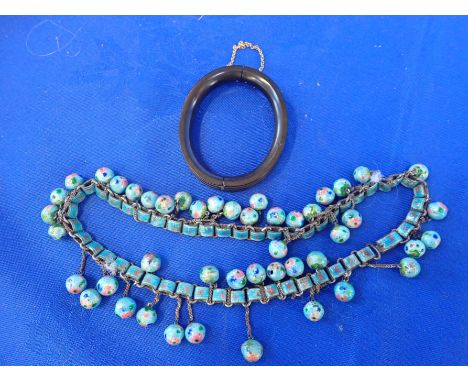 AN ENAMEL AND WHITE METAL NECKLACE together with a hinge bracelet with yellow metal beading (2)