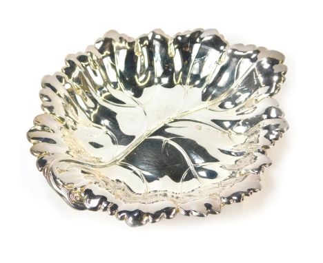 An Elizabeth II silver trinket dish of leaf form, Birmingham 1972, 12cm wide, 2.47oz.