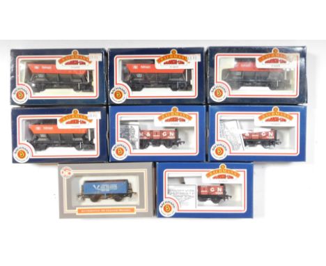 Bachmann Branchline OO gauge rolling stock, including 33 - 050B five plank wagon Pounsbury of Bristol, 33-551 46 ton GLW hopp