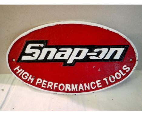 Cast iron Snap on Tools plaque, W: 25 cm. UK P&amp;P Group 1 (£16+VAT for the first lot and £2+VAT for subsequent lots) 