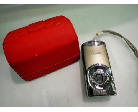 Canon digital Ixus I zoom point and shoot camera. UK P&amp;P Group 1 (£16+VAT for the first lot and £2+VAT for subsequent lot