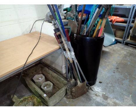 Quantity of mixed garden tools. Not available for in-house P&amp;P 