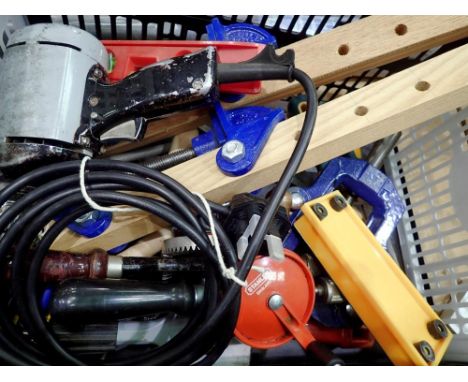 Mixed hand tools to include drills. All electrical items in this lot have been PAT tested for safety and have passed. This do