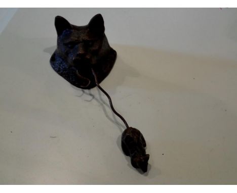 Cast iron cat door knocker with hanging mouse knocker. UK P&amp;P Group 1 (£16+VAT for the first lot and £2+VAT for subsequen