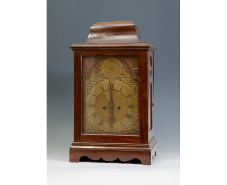 Bracket clock; "Williamson"; London, 19th century.Wood.In need of restoration.Not in running condition.It presents faults in 