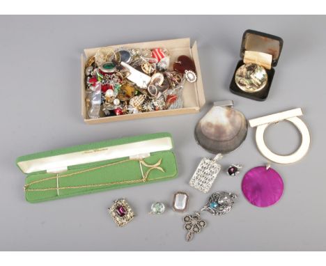A very large collection of assorted costume jewellery pendants and brooches to include Crown Staffordshire for the National G