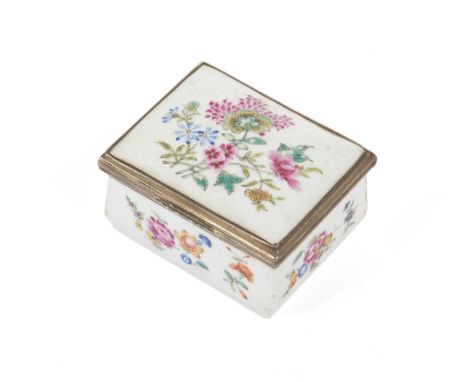 A snuff boxChinese export porcelain and silver metalOf rectangular formWith molded 'basket weave' decoration and painted with