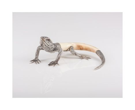 A lizardWild boar tusk sculptureSilver 925/000 mountsPost-2021 hallmark(signs of wear)9x21x25 cm