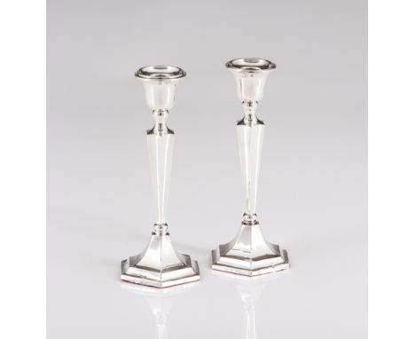 A pair of Art Deco candlesticksSilver 925/000Faceted body of polished decorationChester city mark for 1926(filled foot, signs