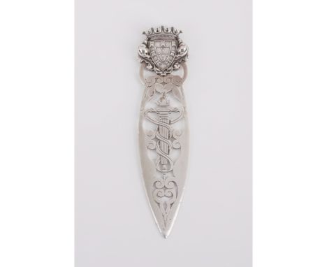 A letter opener featuring the Portuguese crest of armsSilver 916/000Pierced decorationLisbon hallmark (1887-1937), goldsmith'