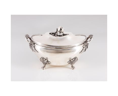 A tureen and coverSilver 916/000Foliage motifs decorationFruit and leaves shaped finialResting on four legs of claw feetOport