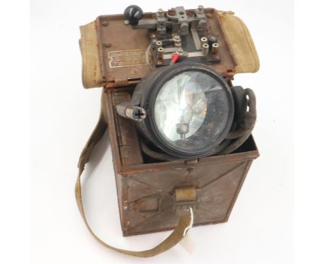 British WWII daylight morse signalling lamp. UK P&amp;P Group 2 (£20+VAT for the first lot and £4+VAT for subsequent lots) 