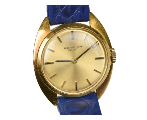 DamenarmbanduhrIWC Schaffhausen14kt Gelbgold gemarktKrone aus StahlDurchmesser 2,4 cm (ohne Krone)Gewicht 19,8 gUhr läuft, Uh