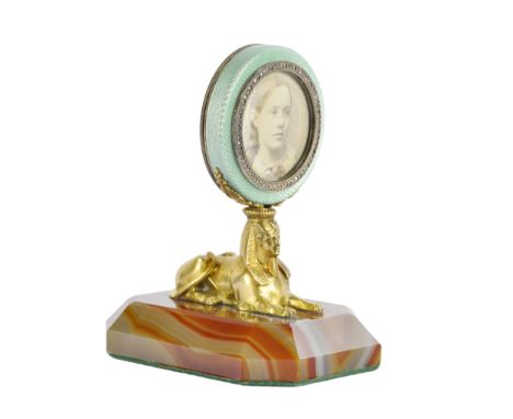 ZierobjektIm Stil von Peter Carl FabergéSankt Petersburg 1846 - 1920 SchweizRusslandFotorahmen, Silber vergoldet (88 Zolotnik