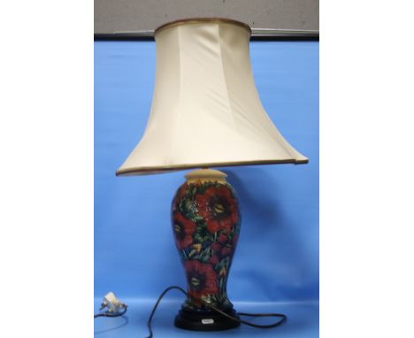 A MOORCROFT 'PHEASANTS' EYE' PATTERN LAMP, SHADE A/F