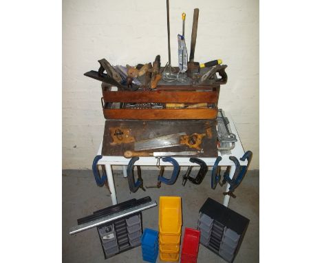 A CARPENTERS TOOL BOX AND CONTENTS TO INCLUDE  G CLAMPS AND TOOLS AND PLASTIC STORAGE BOXES.