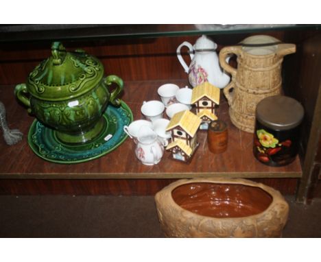 A LIDDED TUREEN TOGETHER WITH A CERAMIC JUG AND CERAMIC BOWL, A PAIR OF ROYAL DOULTON "HOME TWEET HOME THE BARN" ORNAMENTS, A