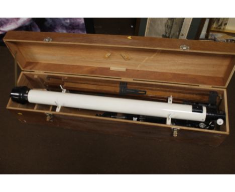 A BOXED PRINZ ASTRONOMICAL TELESCOPE: Model 660 and accessories.