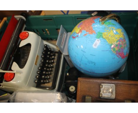 A TRAY OF SUNDRIES TO INCLUDE A VINTAGE SKY BARONET RADIO, A PIGEON CLOCK, A BAKELITE CAMERA, A CHILD'S PETITE TYPEWRITER ETC