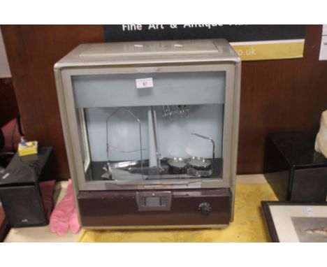 A CASED SET OF VINTAGE RELEASE-O-MATIC SCALES A/F