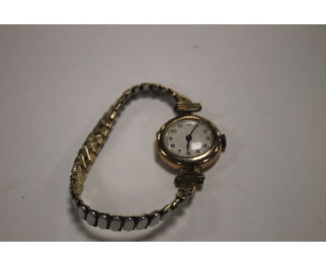 A VINTAGE LADIES 9 CT GOLD CASED WRIST WATCH ON A PLATED EXPANDING STRAP