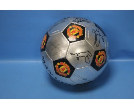 A FACSIMILE SIGNED MANCHESTER UNITED FOOTBALL TO INCLUDE RYAN GIGGS, RUUD VAN NISTELROOY, AND WAYNE ROONEY