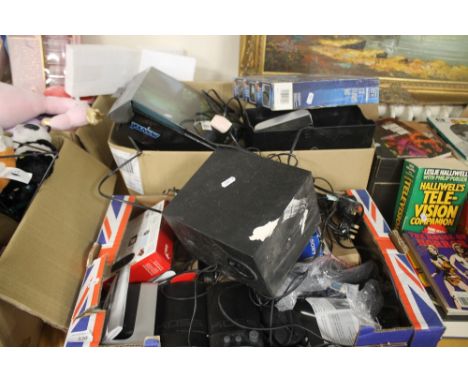 A QUANTITY OF SUNDRIES TO INCLUDE COMPUTER KEYBOARDS, SPEAKER SYSTEMS, PAPER SHREDDER, CD TRAVEL KIT ETC.