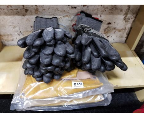 WORK GLOVES AND 3 TOOL BELTS 
