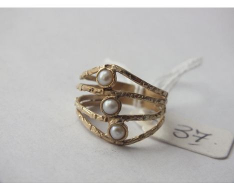 9ct wide three pearl set ring approx size O    