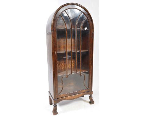 1930's Art Deco oak dome top china display cabinet vitrine. Raised onb block feet with an upright pedestal display cabinet ha