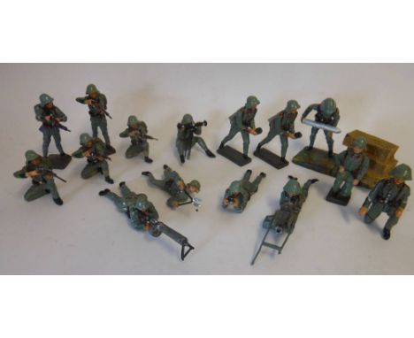 Lineol , a collection of assorted troops: including lying machine gunners, wire cutter, standing and kneeling shooters, artil