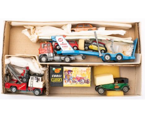 Corgi 1142 Fred Holmes Wrecker, unboxed: together with an unboxed 1138 Ford Articulated Car Transporter with two Mini's and a