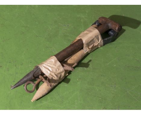 bundle of garden tools