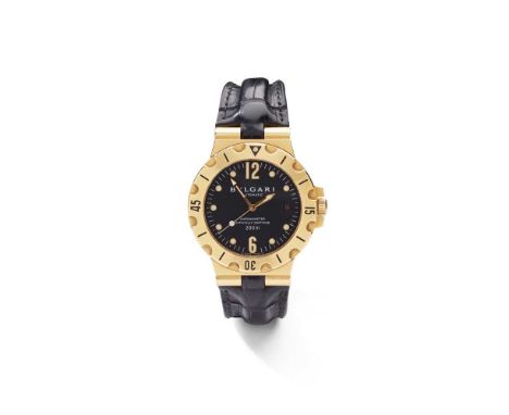 Y Bulgari: An 18ct gold automatic diver's watch Diagono model, ref SD38G, black round dial with lumen filled Arabic 12 and 6 