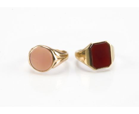 Two vintage 9ct gold and hardstone signet rings, one having sardonyx oval panel, the other a squared carnelian, 12g (2)sizes 