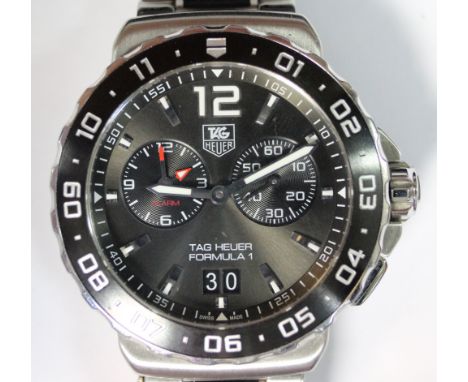 Tag Heuer - a gentleman's steel cased 'Formula 1' quartz wristwatch, the black dial with Arabic 12 and baton numerals, two su