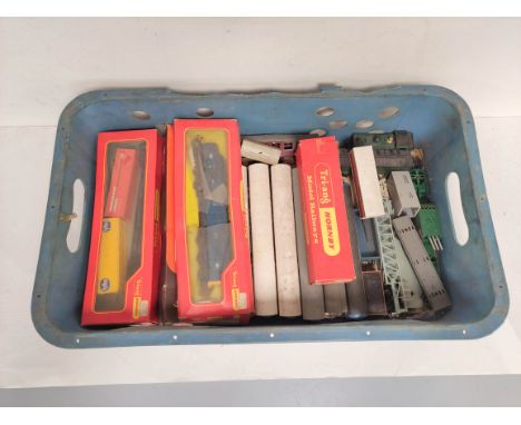 Quantity of Tri-Ang Hornby 00 gauge model railway engines and rolling stock. To include a R751 British Rail Type 3 Diesel tra