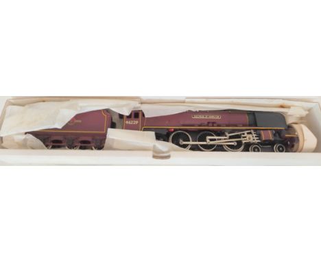 Vintage Wrenn Railways 00 gauge maroon British Railways "Duchess of Hamilton" 46229 locomotive and carriage complete with box