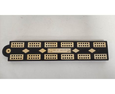 Antique 18th century cribbage board of ivory and rosewood construction with  a sliding compartment to the reverse and a centr