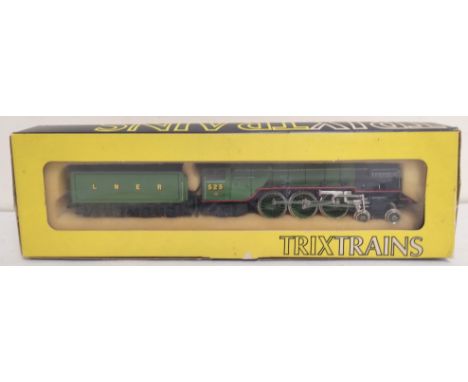 Vintage TrixTrains 00 gauge green LNER "A.H Peppercorn" 525 locomotive complete with box.