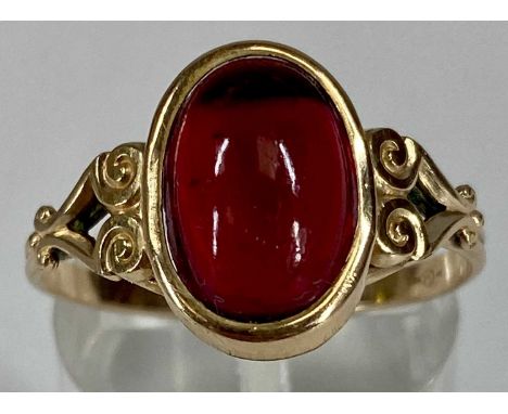 15CT GOLD CABOCHON GARNET RING, size S, 2.1gmsProvenance: private collection Denbighshire