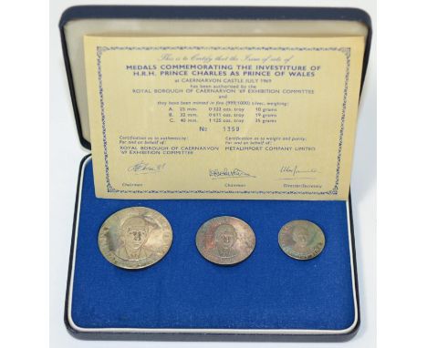 A Set of 3 x Silver Medals Commemorating the Investiture of Prince Charles July 1969: 40mm (35g), 32mm (19g) & 25mm (10g) eac